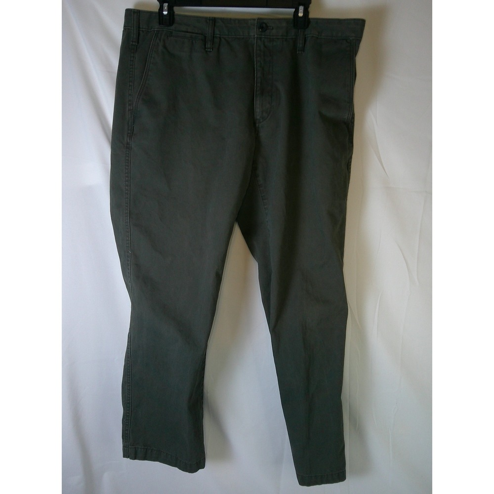 Eddie Bauer Men Classic Fit Chinos Pants Dark Green Waist 38 Inseam 30 ACTUAL 29